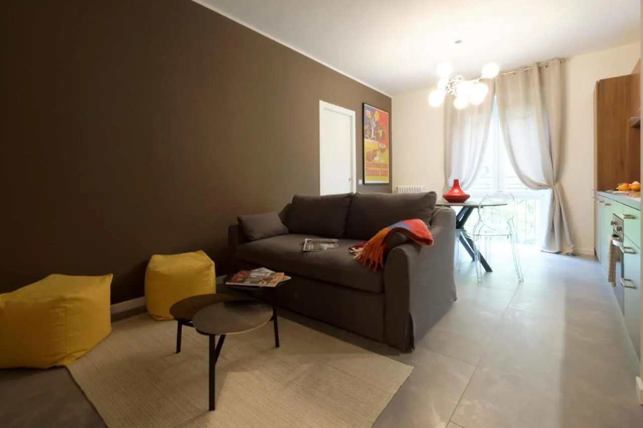 Milk Ribbon Daire Milano 0*,  İtalya